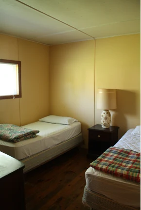 Pigeon-Lake-Resort-Cottage-nine-second-bedroom-two-single-beds